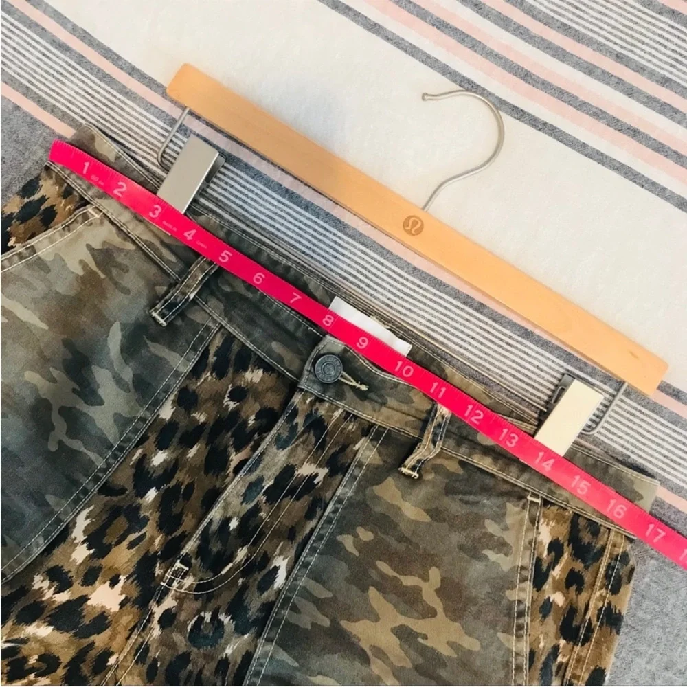 CURRENT/ELLIOT Camo Leopard Cropped Ankle Pants - Picture 12 of 14